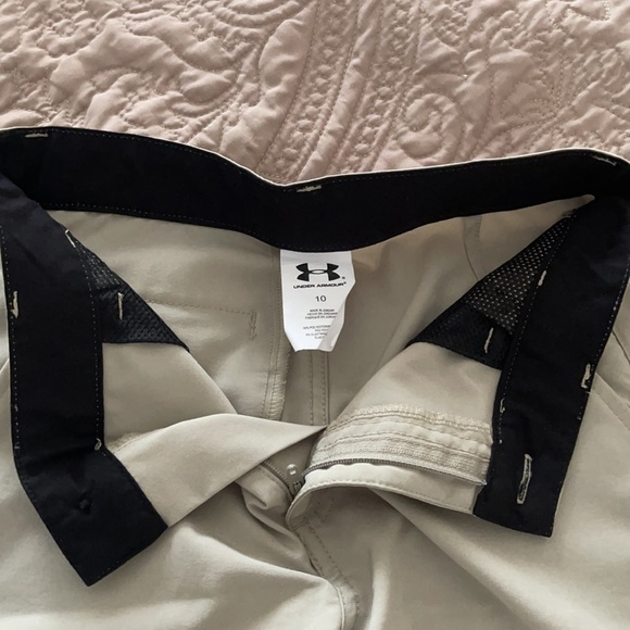 Boys khaki Under Armour gold shorts - Picture 3 of 3